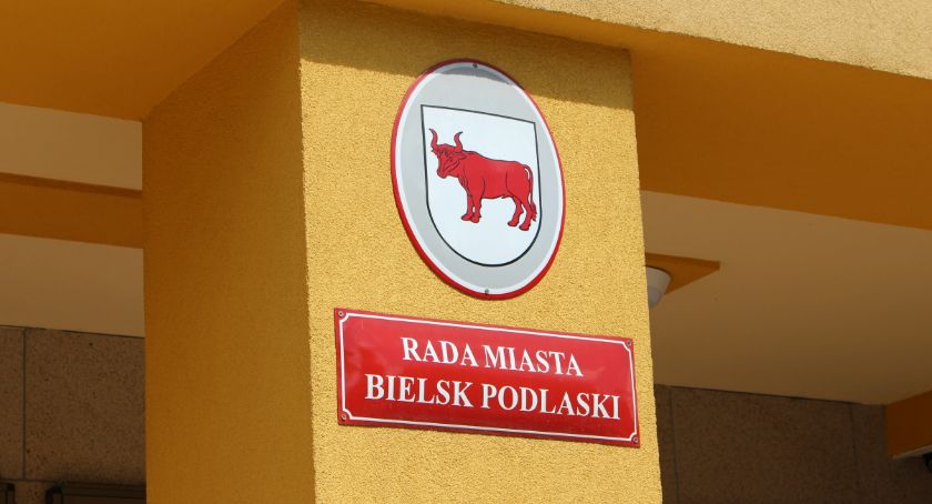 004. Kto ma ile szabel